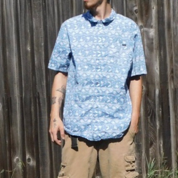 O’Neill’s light blue Hawaiian Button Up - Picture 1 of 4